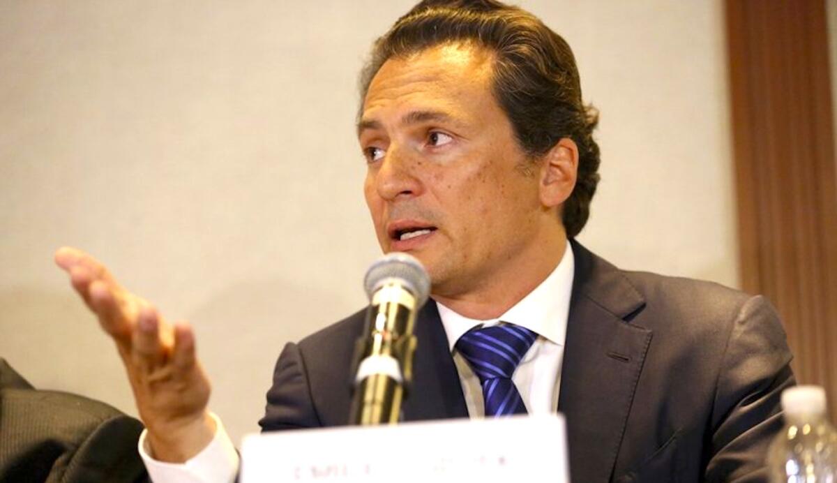El ex director de Petróleos Mexicanos (Pemex), Emilio Lozoya  está acusado de lavado de dinero, cohecho y asociación ilícita