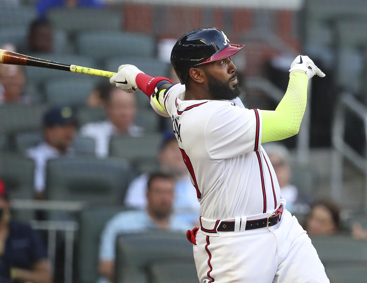 Braves hit 5 homers, pound Hendricks, Cubs 10-0