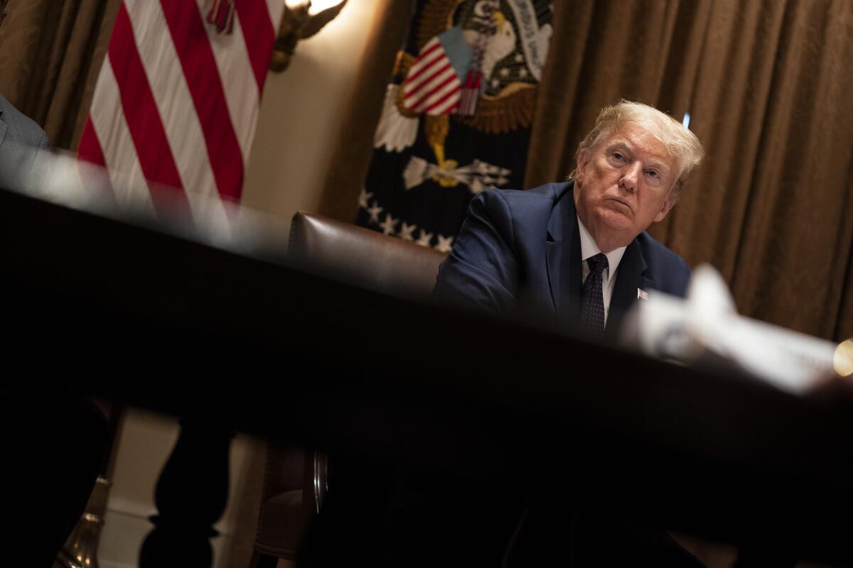 El presidente Trump durante una reunión, el lunes, en la sala del gabinete de la Casa Blanca.