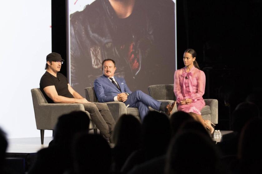 El cineasta Robert Rodríguez, el empresario Sol Trujillo y la actriz Zoe Saldaña, en la primera edición de L´ATTITUDE celebrada en 2018 en San Diego