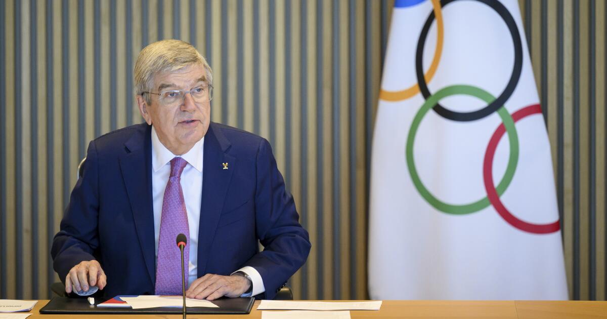 Международный олимпийский комитет отстранил российских и белорусских спортсменов от участия в церемонии открытия Олимпиады в Париже.