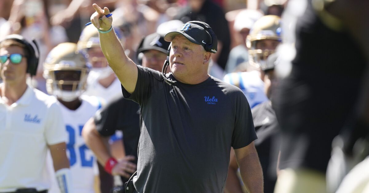 Chip Kelly doesn’t waste any time prepping UCLA for Washington showdown