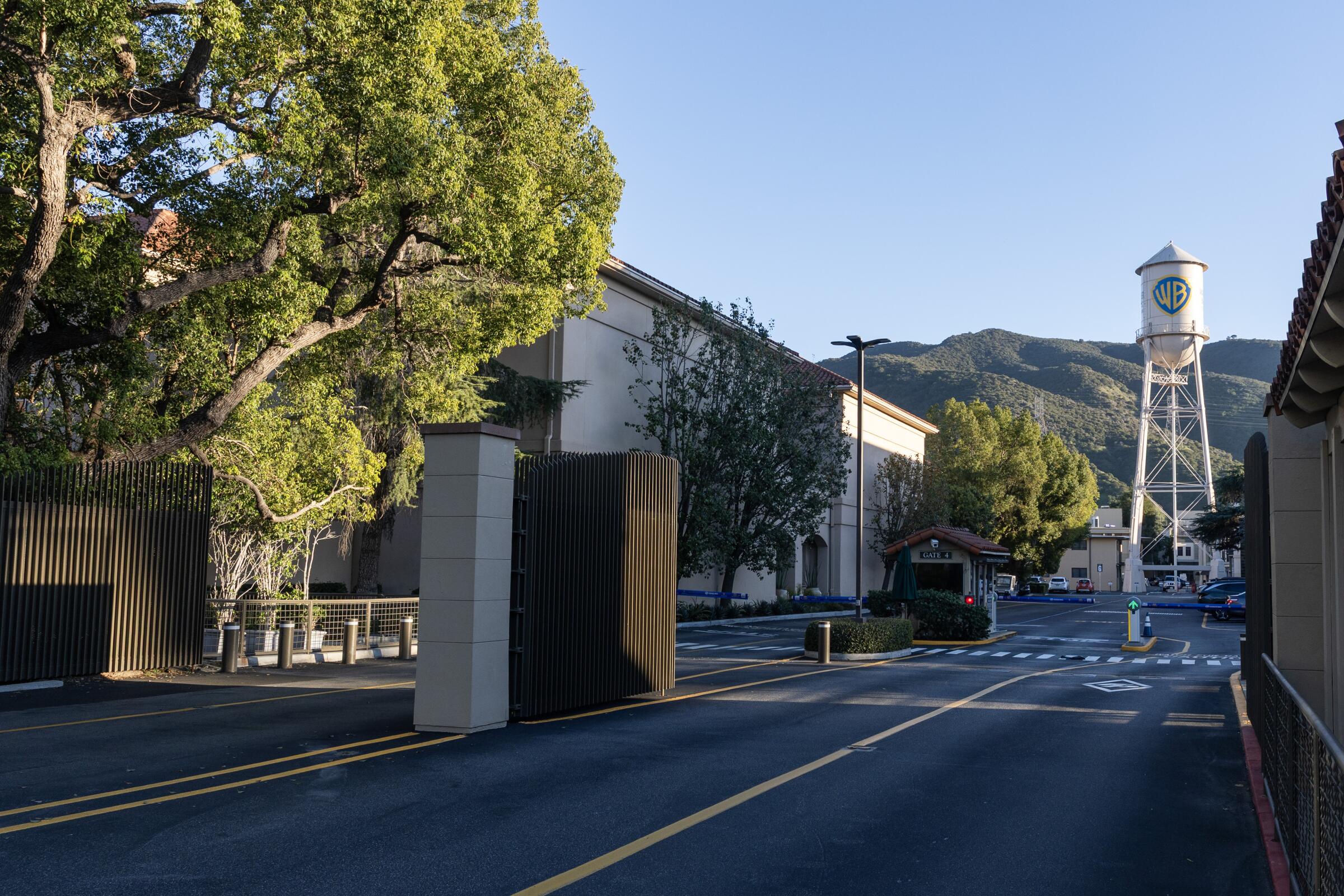 Paramount sweetens hostile bid to stop Netflix-Warner Bros. deal Paramount sweetens hostile bid to stop Netflix-Warner Bros. deal