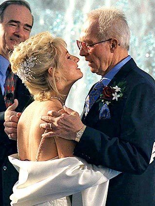 Knievel, then 61, kisses his new bride, 30-year-old Krystal Kennedy, at Caesars Palace.