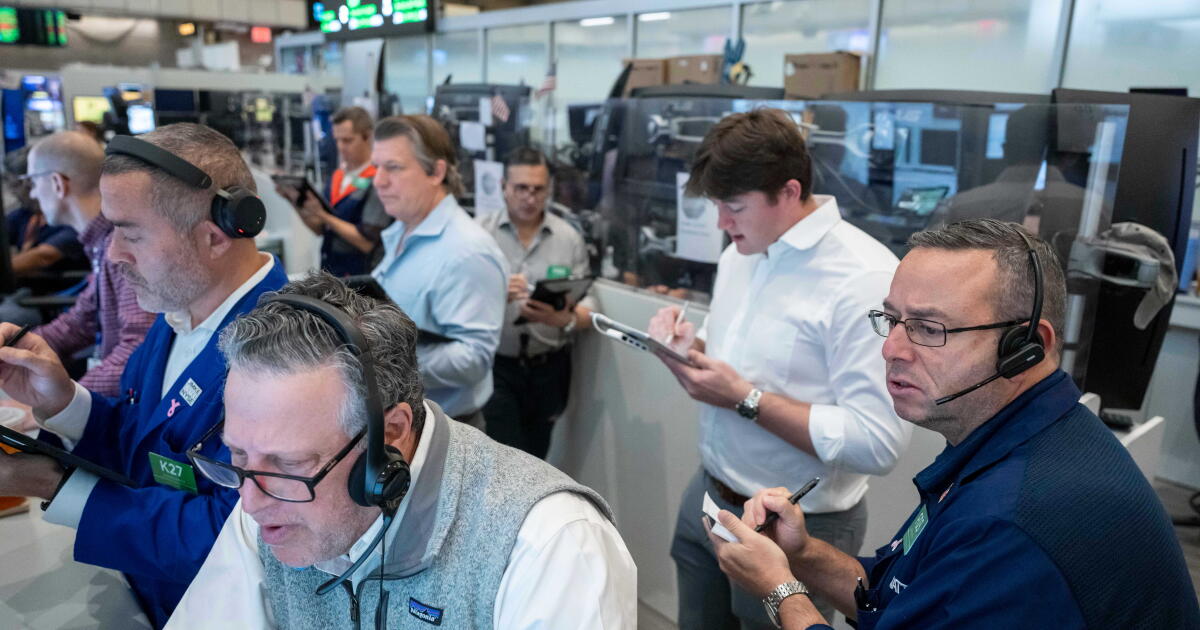 U.S. stocks hover near record highs as mixed trading marks start of week