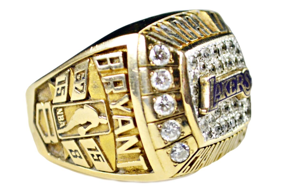 A 2000 championship ring belonging to Lakers star Kobe Bryant just fetched nearly $1 million at auction.