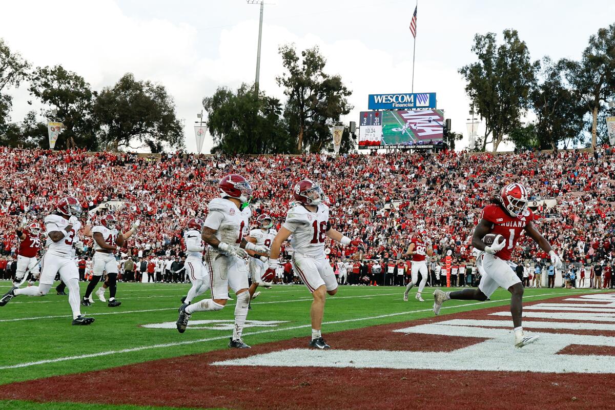 আলাবামার বিরুদ্ধে রোজ বোল জয়ে ইন্ডিয়ানা একটি প্রভাবশালী প্রদর্শন করে আলাবামার বিরুদ্ধে রোজ বোল জয়ে ইন্ডিয়ানা একটি প্রভাবশালী প্রদর্শন করে