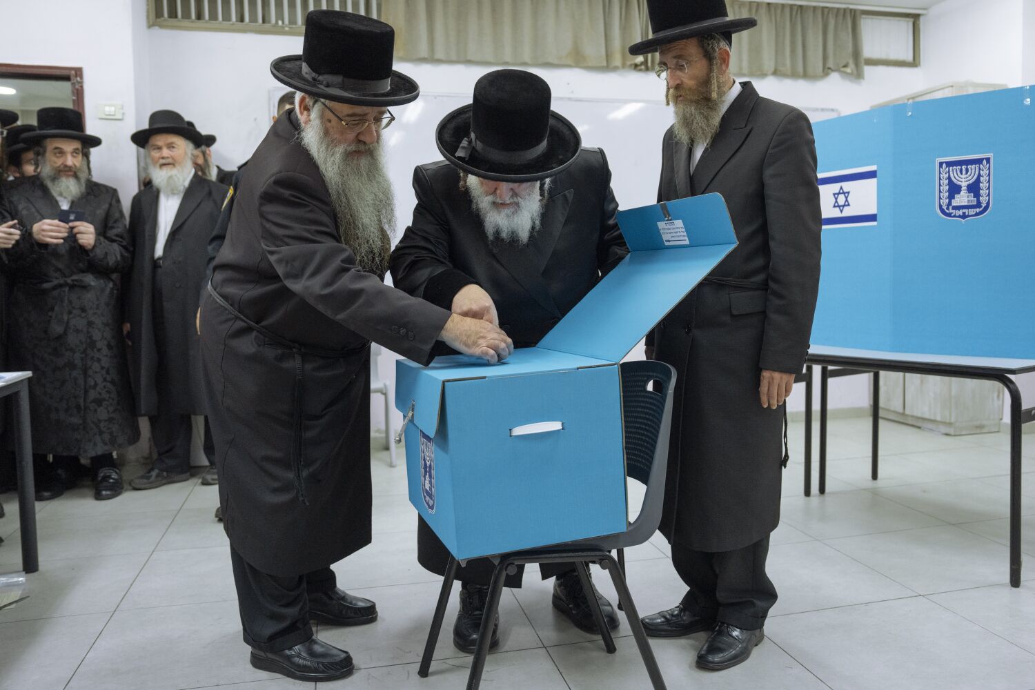 Çıkış anketleri, İsrail seçimlerinde Netanyahu'nun zafer kazanacağını gösteriyor