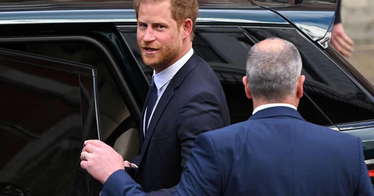 Prens Harry’nin her hareketi, Charles III’ün taç giyme töreninde incelenecek