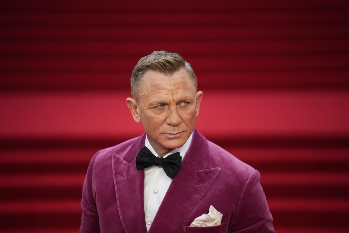 James Bond Truly Is Dead: Daniel Craig Sports New Look