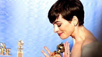 Anne Hathaway with her best supporting actress award for "Les Miserables."