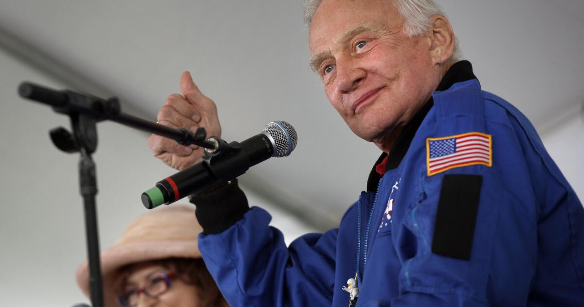 Buzz Aldrin Reddit AMA: First humans to land on Mars should stay on Red  Planet, says former astronaut, The Independent