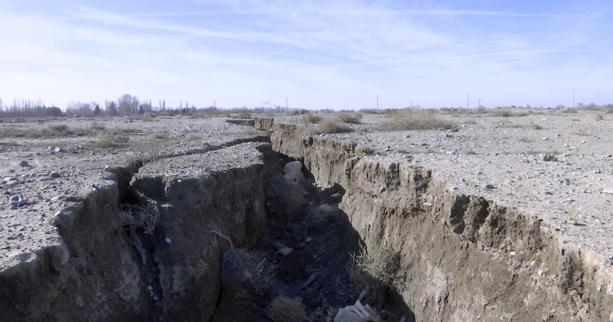 As water table lowers, Tehran and much of Iran are slowly sinking As water table lowers, Tehran and much of Iran are slowly sinking