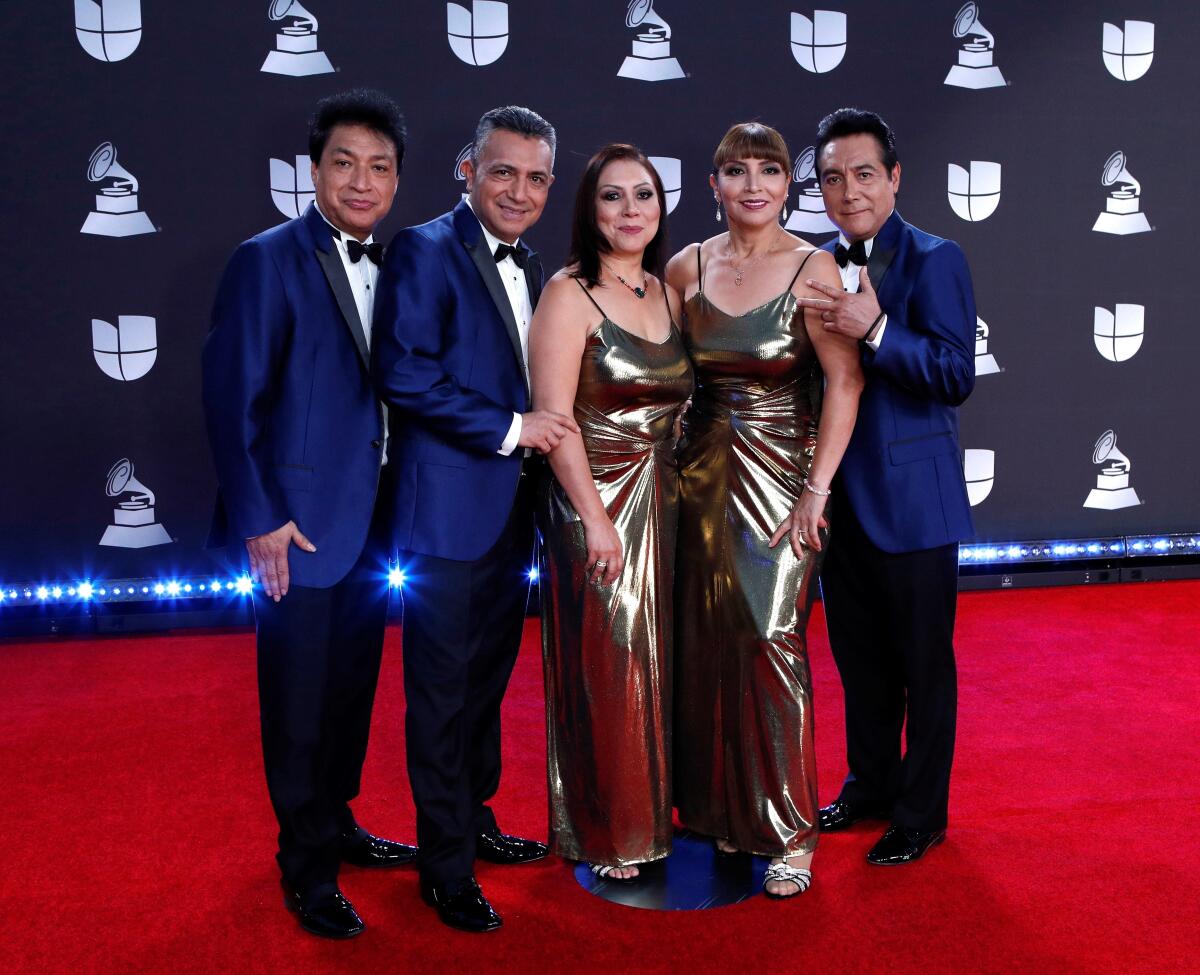 Fotografía de archivo fechada el 15 de noviembre de 2019 de la agrupación Los Ángeles Azules en la entrega de los Grammy Latinos, en Las Vegas (EE. UU.). EFE/EPA/NINA PROMMER/ARCHIVO