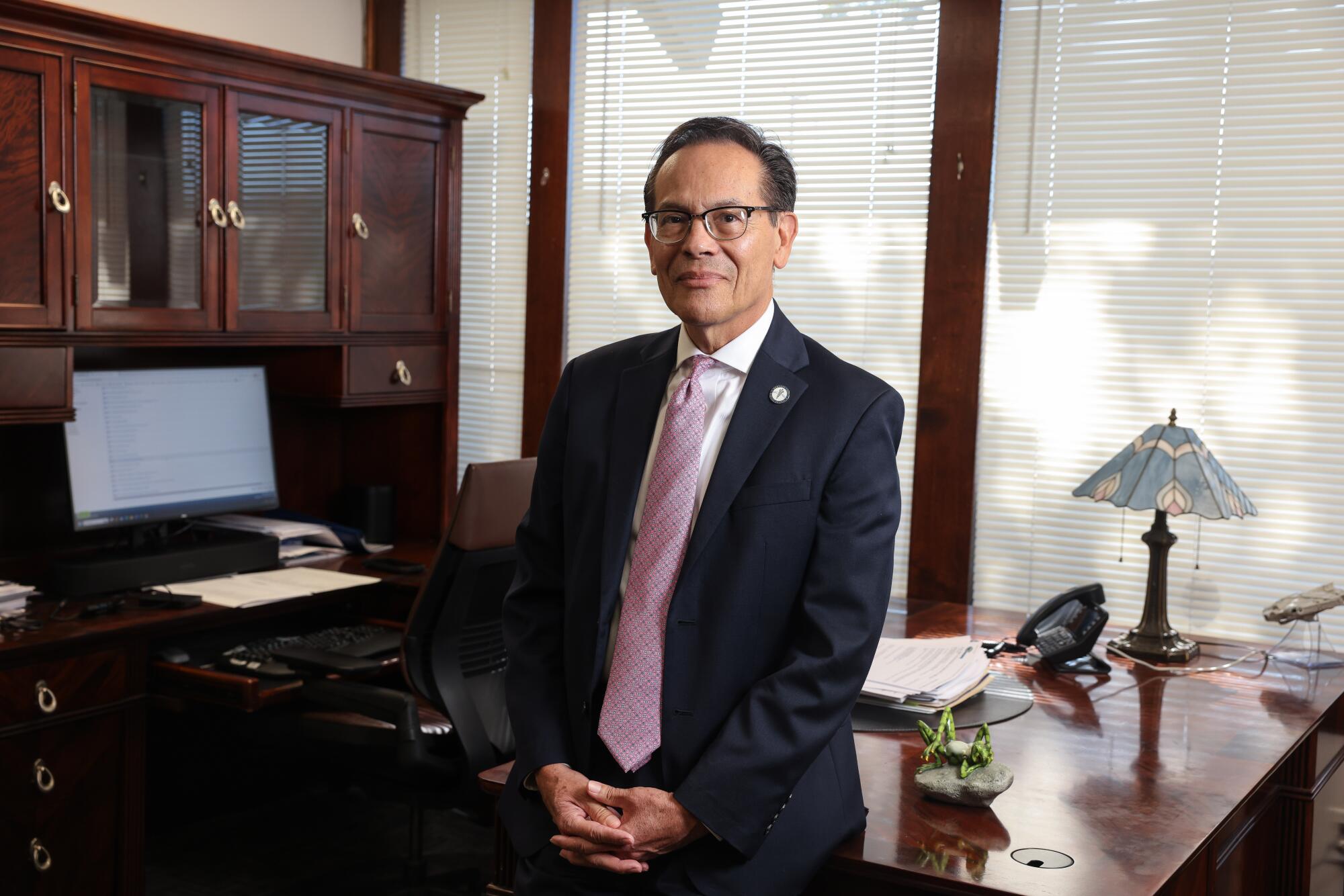 El Dr. Maximiliano Cuevas, director ejecutivo de la Clínica de Salud del Valle de Salinas.