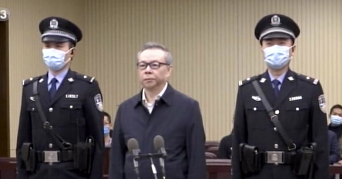 China executes financial official in bribery case