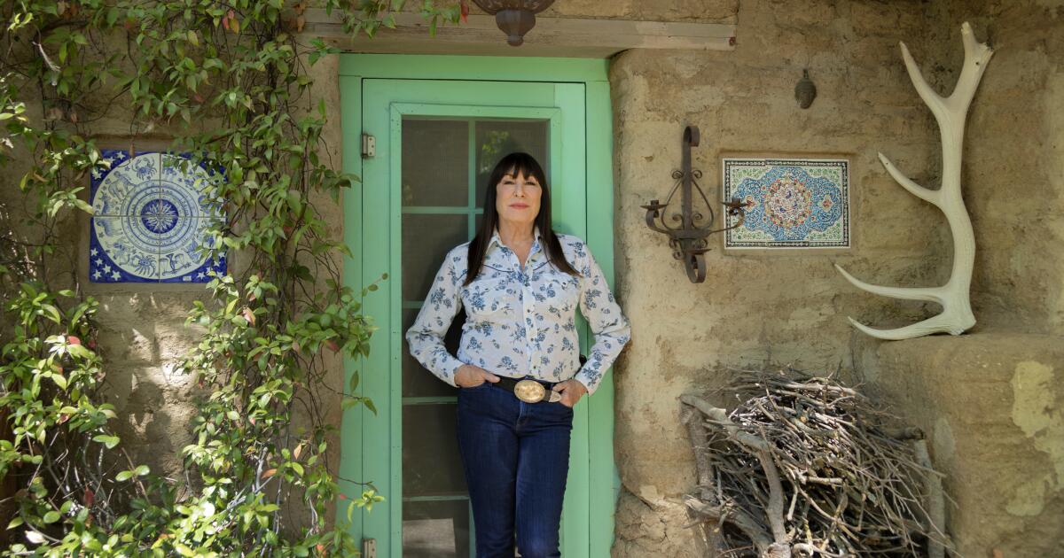 Dishing Dirt with Anjelica Huston: The home that ‘Prizzi’s Honor’ bought