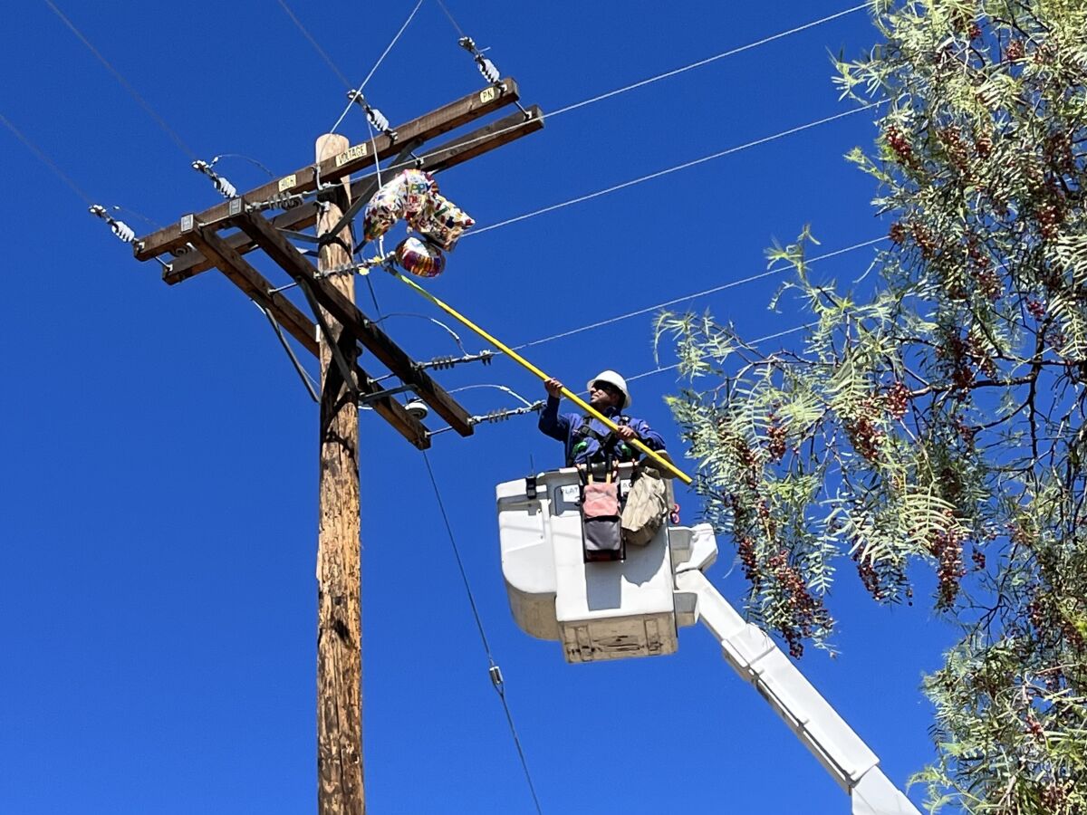 foil-balloons-can-take-down-power-lines-california-just-passed-a-law
