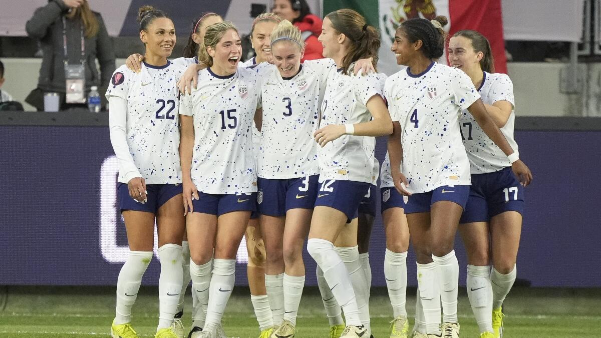 Commentary: At Gold Cup, U.S. women show they can bring 'noise' of their  own - Los Angeles Times