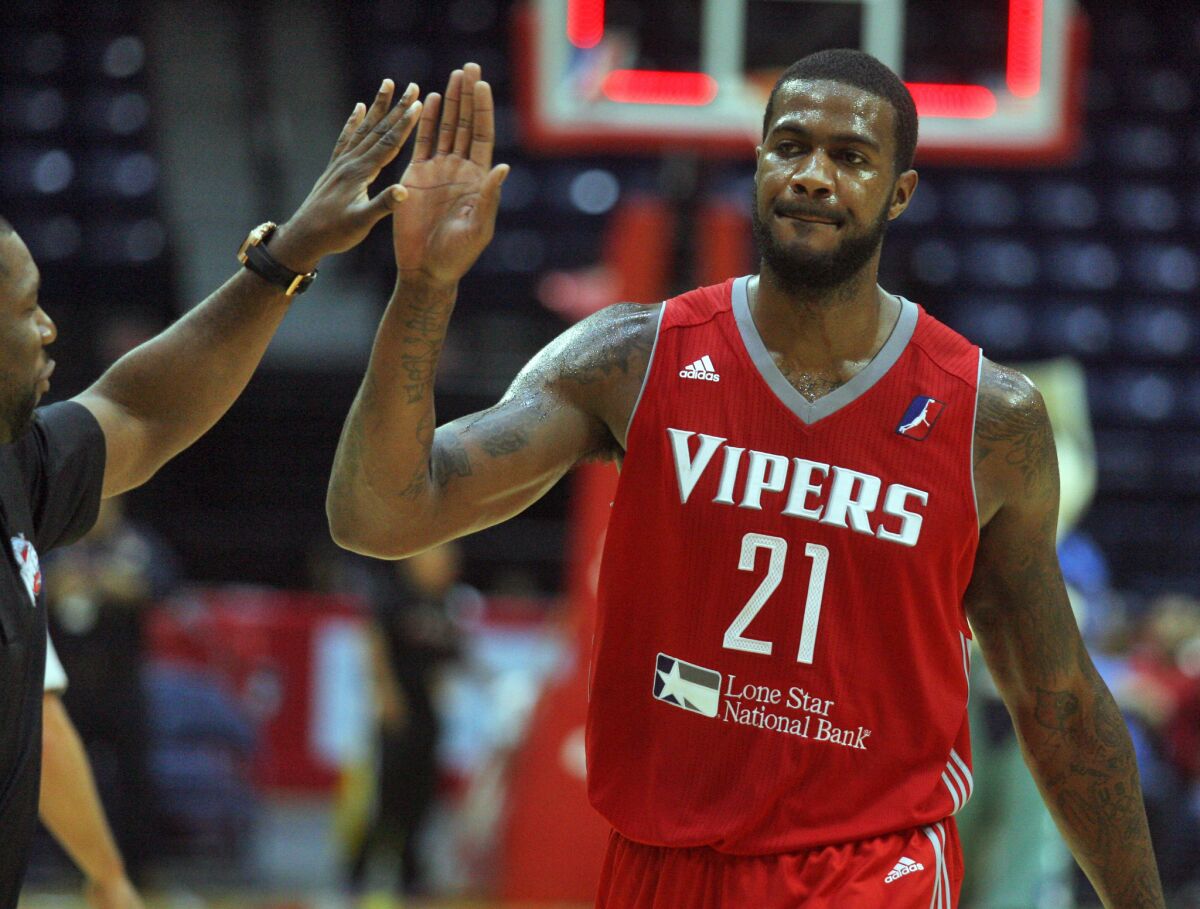 Earl Clark receives a high-five during an Nov. 10 exhibition game between the Rio Grande Valley Vipers and Fuerza Regia in Hidalgo, Texas.