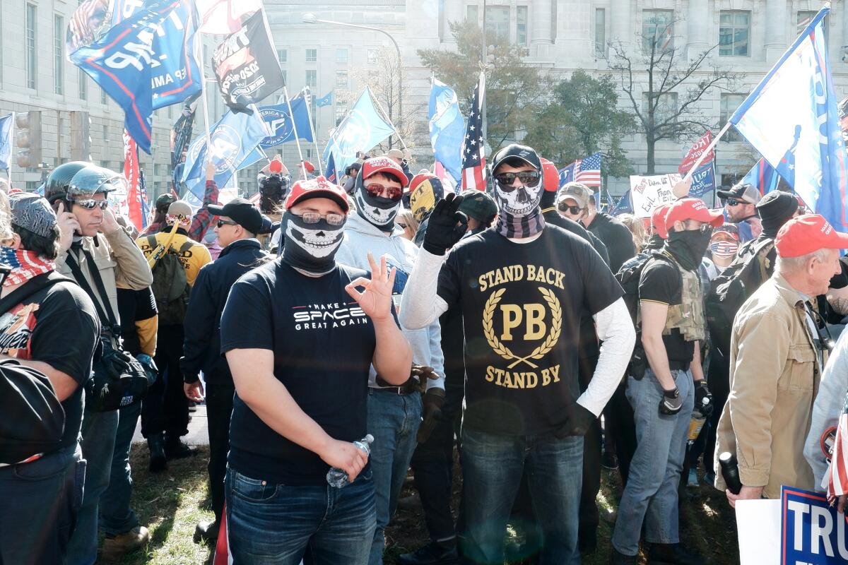 Enrique Tarrio, el líder del grupo ultraderechista Proud Boys, fue arrestado este lunes en Washington