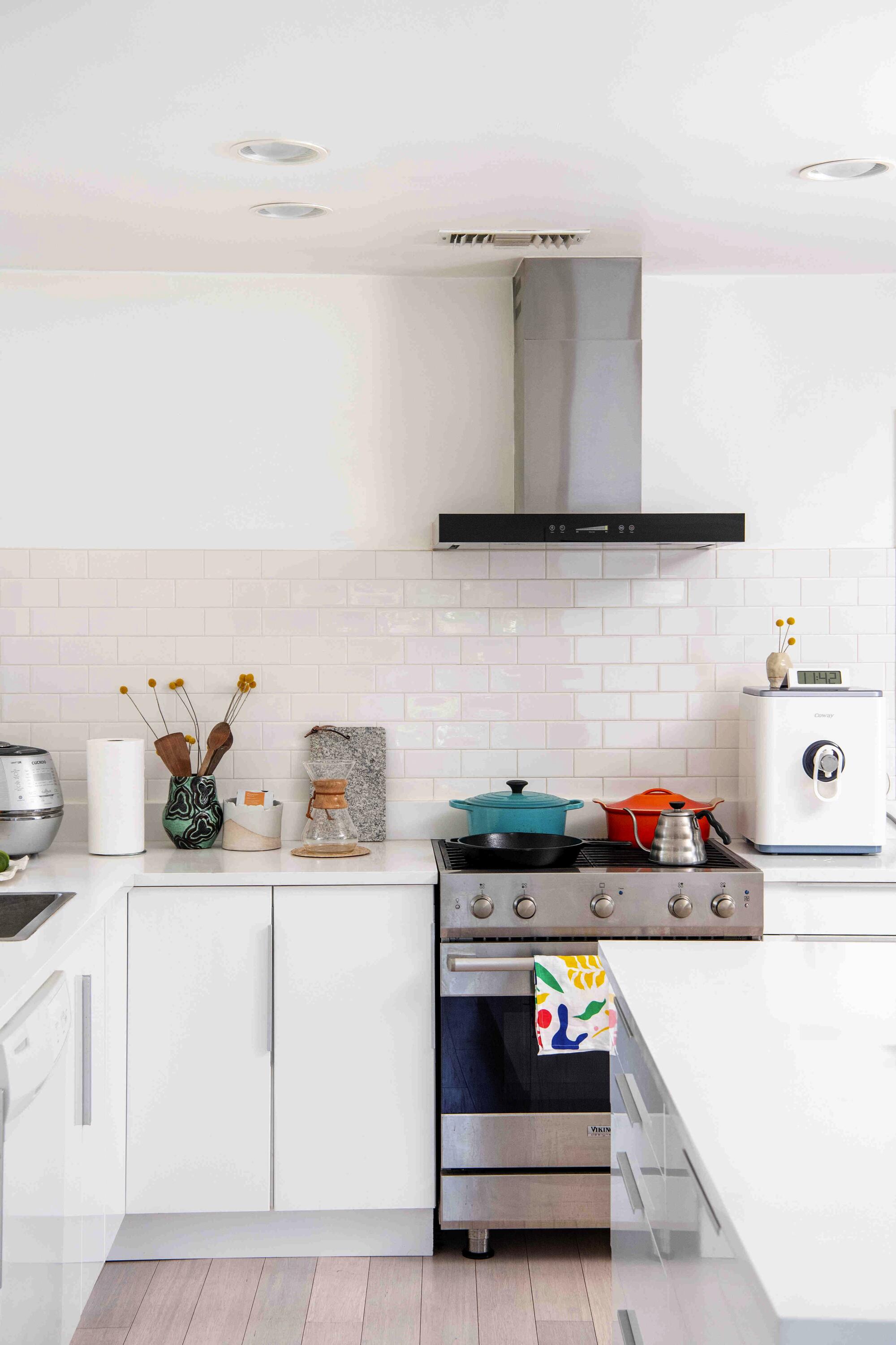A stylish kitchen featuring white Caesarstone countertops.