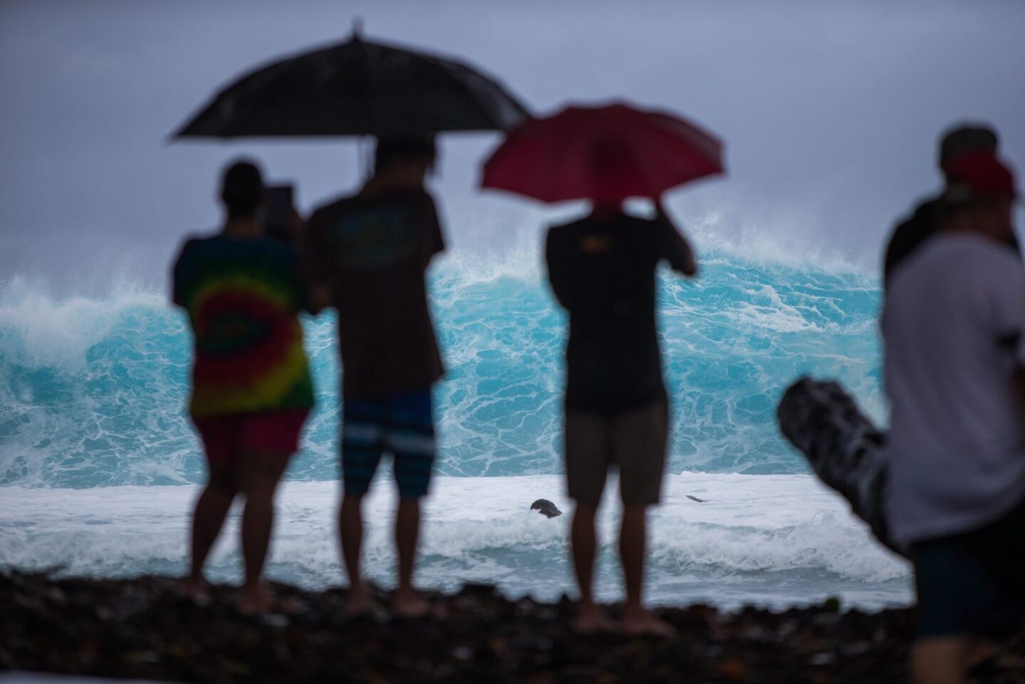Storm slams Hawaii