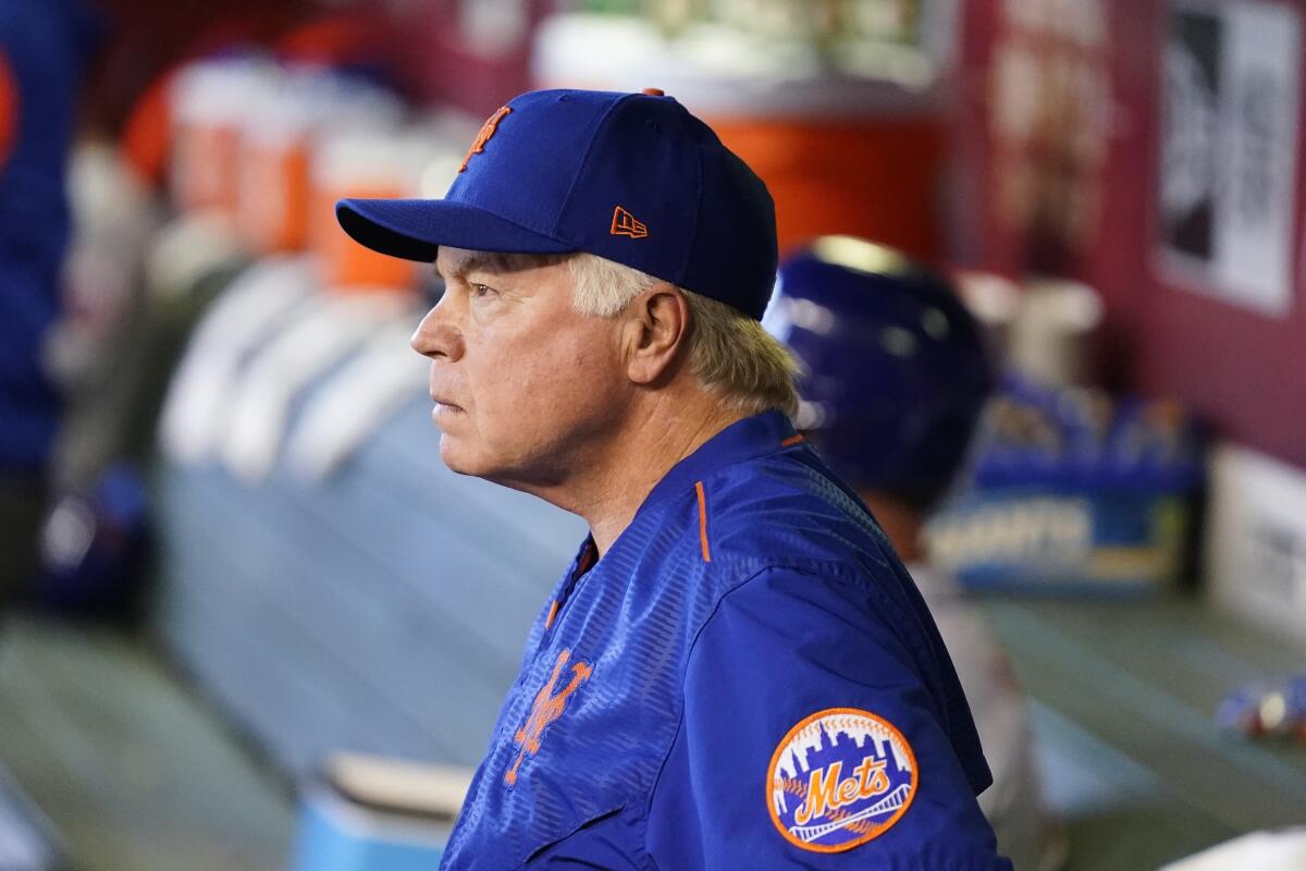 Mets manager Buck Showalter accepts award in Thurman Munson's name