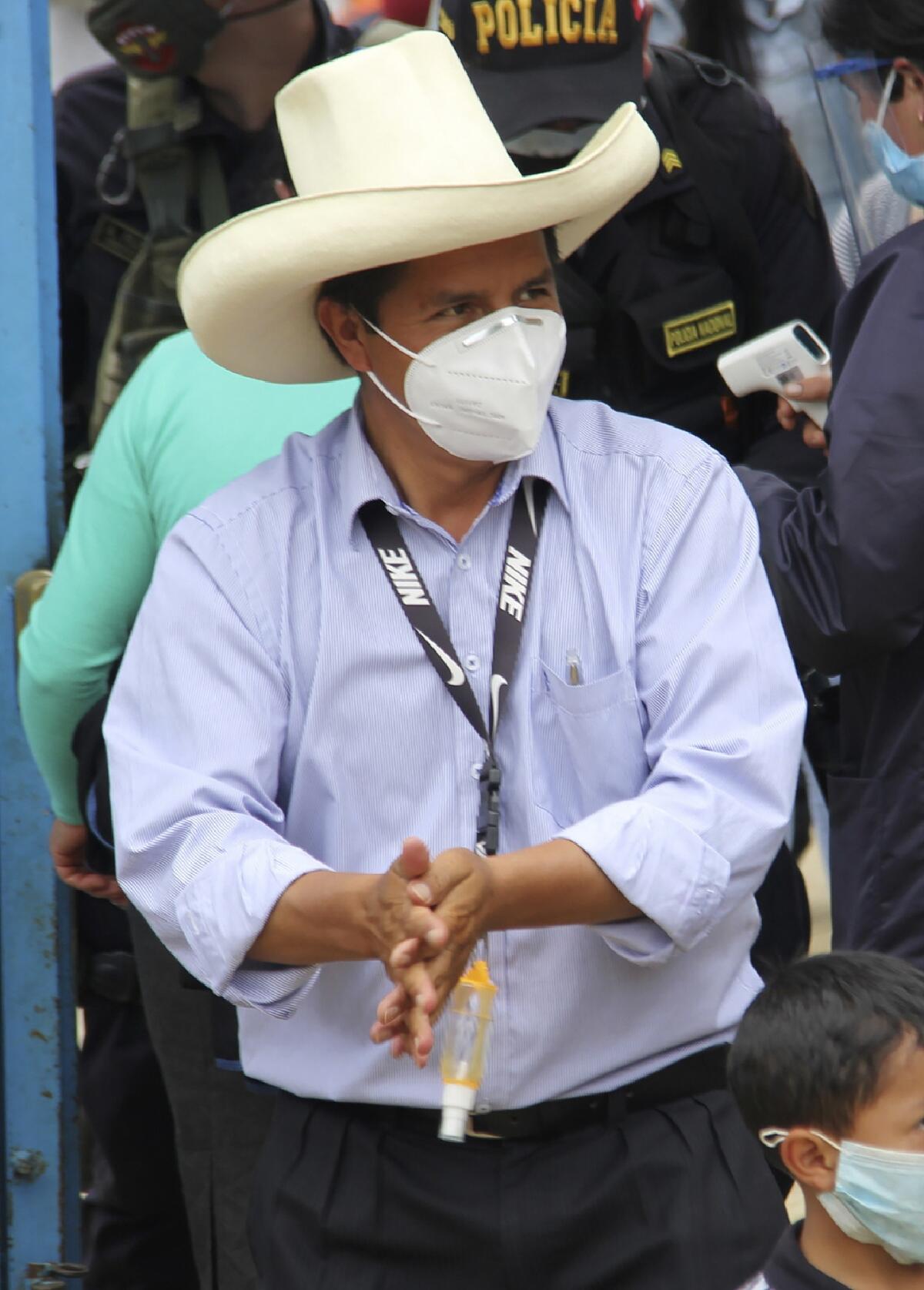 Perú apunta a segunda vuelta presidencial en reñida lucha