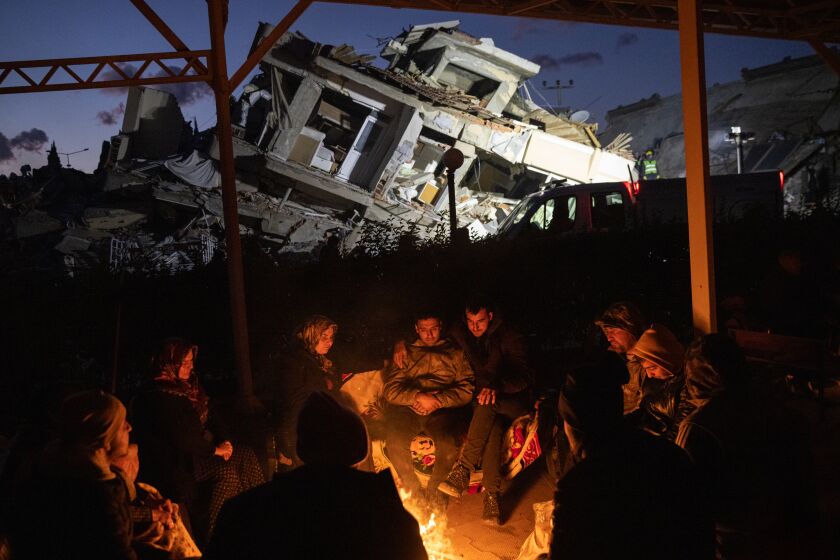 ©2023 Tom Nicholson. 08/02/2023. Hatay, Turkey. Internally Displaced People warm up by a fire amongst the rubble of destroyed buildings in Hatay, Antakya, Turkey, caused by the recent earthquake. The magnitude 7.8 earthquake in Turkey, which has killed over 11,000 people across Syria and Turkey and caused severe damage to infrastructure since the morning of 6 February. Photo credit : Tom Nicholson for the Times