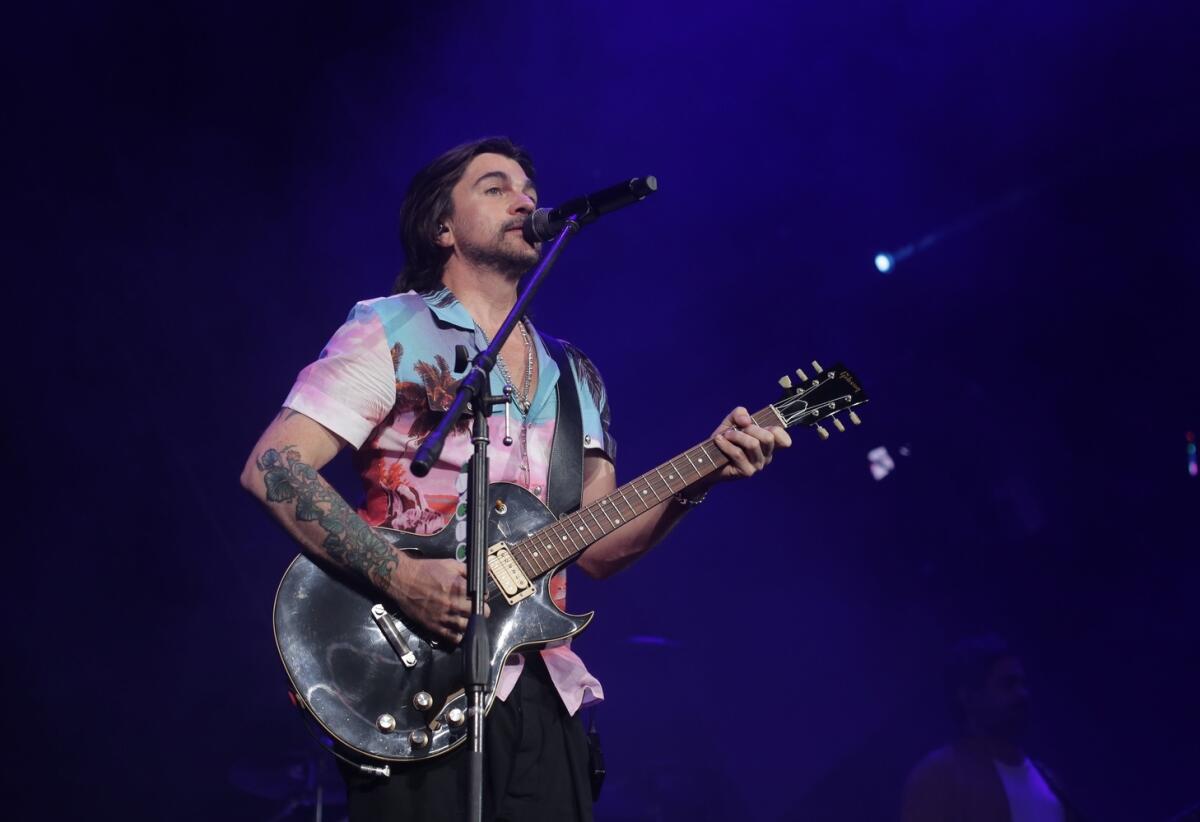 El cantautor colombiano Juanes, nombrado Persona del Año 2019 en Los Grammy, lamentó la violencia en México.