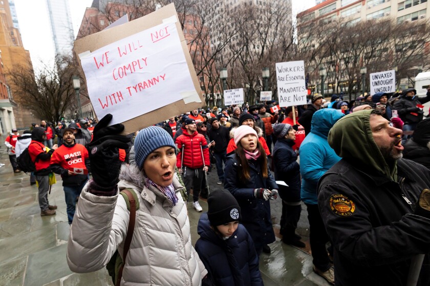 Antivacunas vuelven a protestar en Nueva York para pedir fin de restricciones