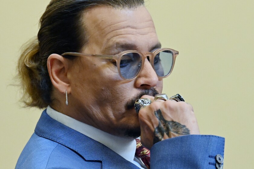 El actor Johnny Depp en el Tribunal de Circuito del Condado de Fairfax, en Fairfax, Virginia, el martes 24 de mayo de 2022.