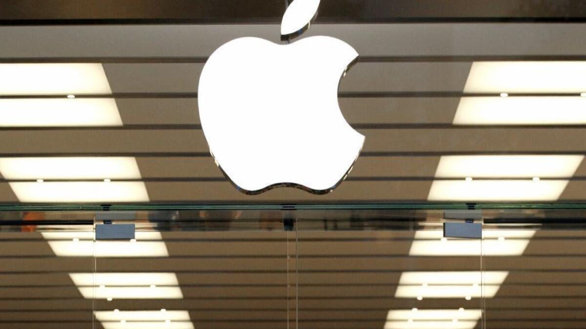 Apple retail store selling iPhones, iPads and more in sleekly designed  spaces. located in Westfield UTC. with pedestrians passing by outside the  store. La Jolla. San Diego, California, USA. March 23rd, 2019