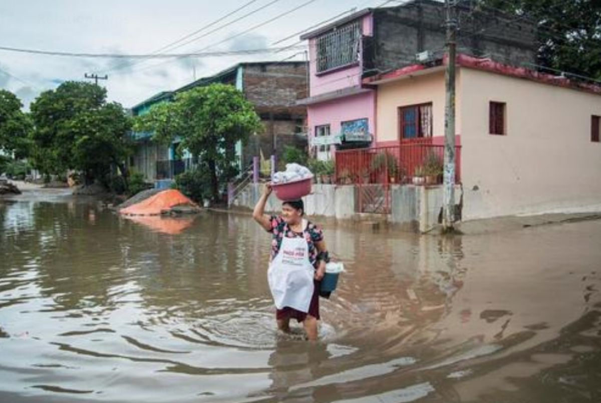 Vista de las afectaciones en el poblado de Juachitán, en el estado de Oaxaca (México), ocasionadas por los remanentes de un ciclón que se formó en las últimas horas en el Pacífico. EFE/Luis Villalobos/Archivo