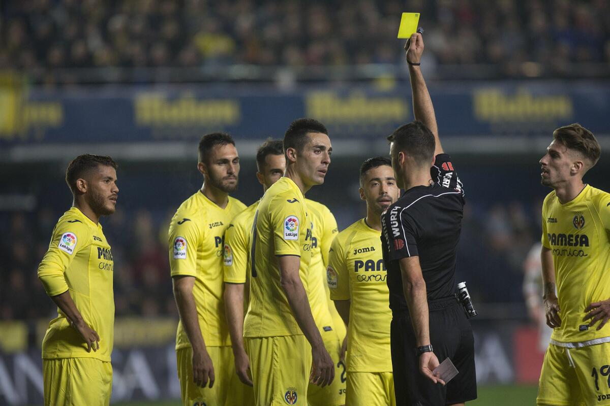 Real Madrid hace 'regalitos' a los árbitros y al presidente del Villarreal no le gustó.