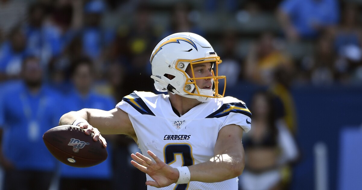 Easton Stick Stays Prepared Amid Chargers Murky Qb Future Los Angeles Times