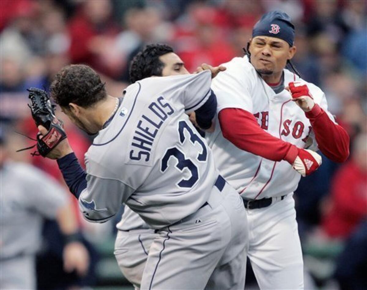 Shields' pitch to BoSox's Crisp sparks bench-clearing brawl - ESPN