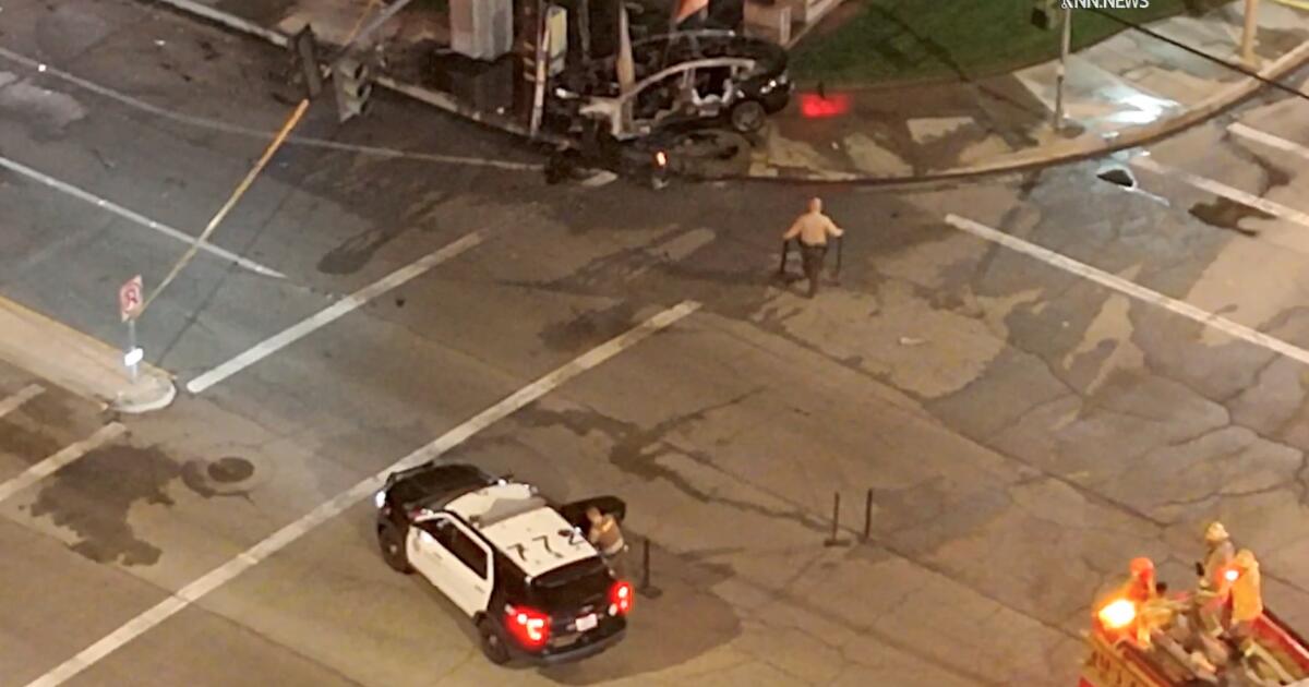 Off-duty LAPD officer killed in crash in Santa Clarita Off-duty LAPD officer killed in crash in Santa Clarita
