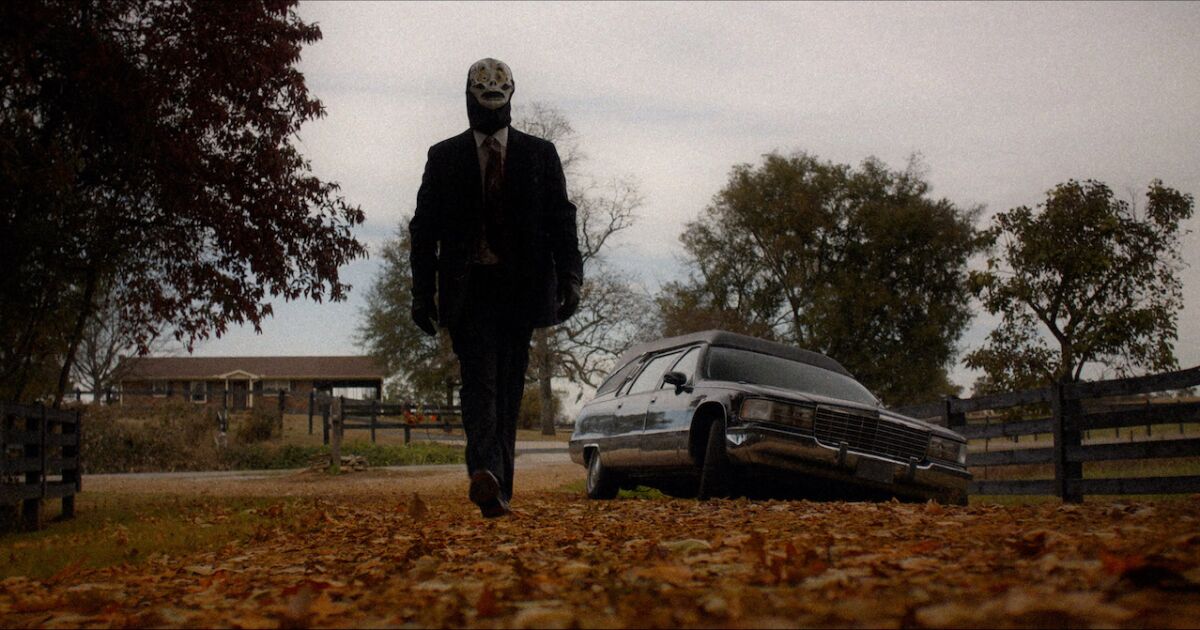 Review: A spot-on tribute to ‘Halloween,’ ‘Friday the 13th’-era horror franchises