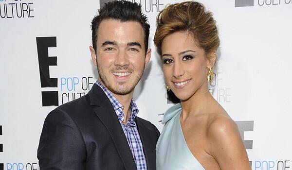 It's Kevin Jonas, of the Brothers. And his bride Danielle. And they're married.