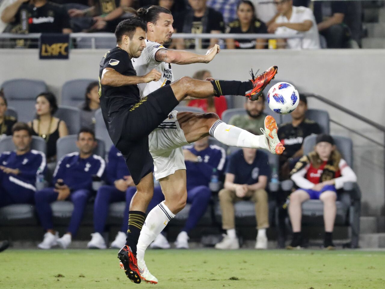 Galaxy rally for 2-2 draw with LAFC