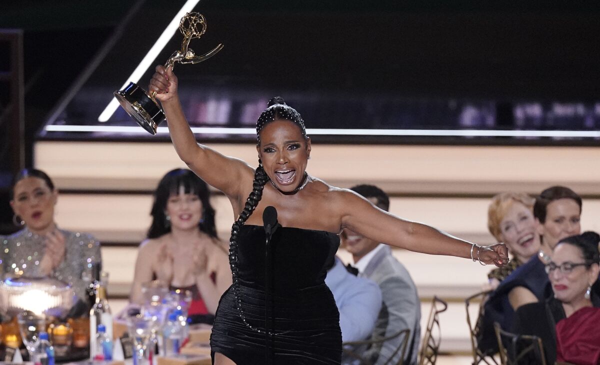 Sheryl Lee Ralph accepts the Emmy for Outstanding Supporting Actress in a Comedy Series