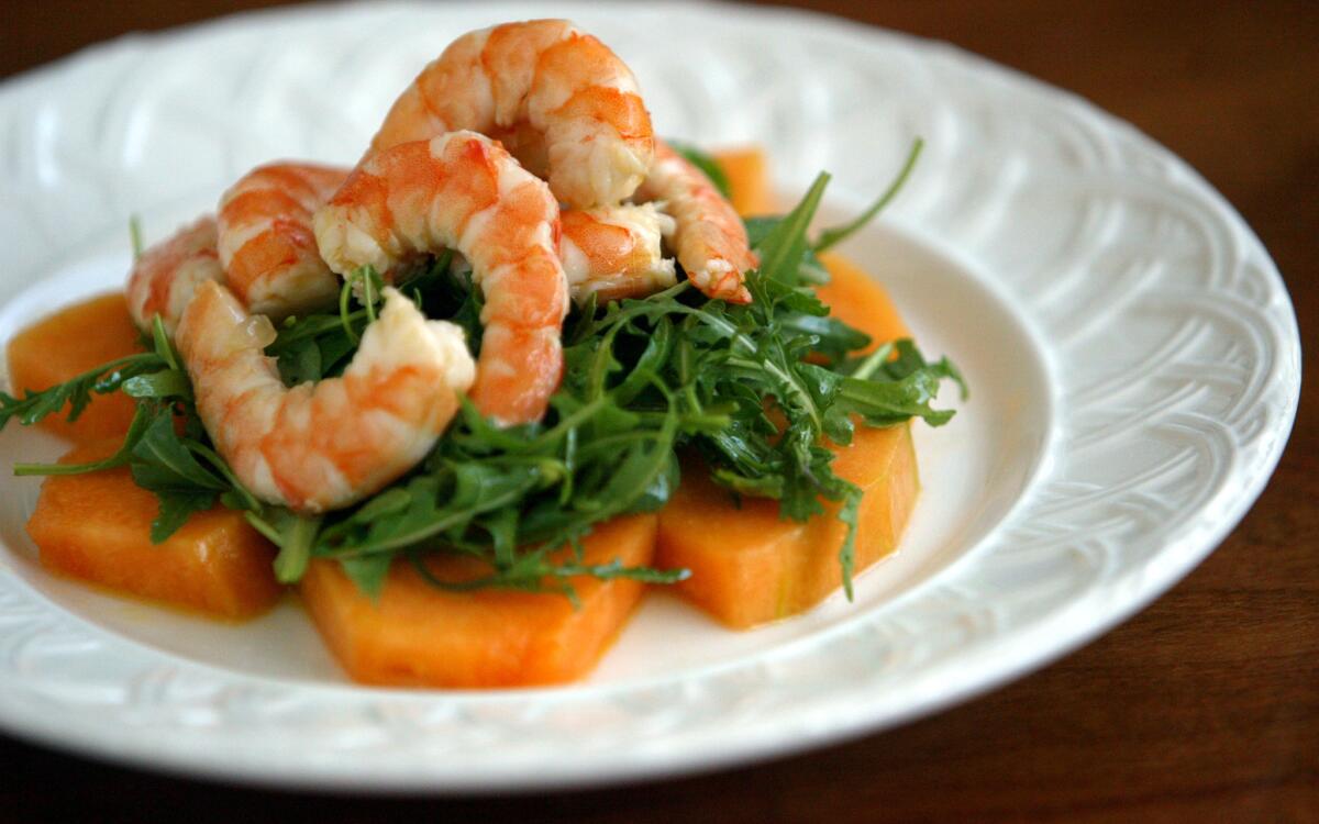 Melon salad with shrimp and wild arugula