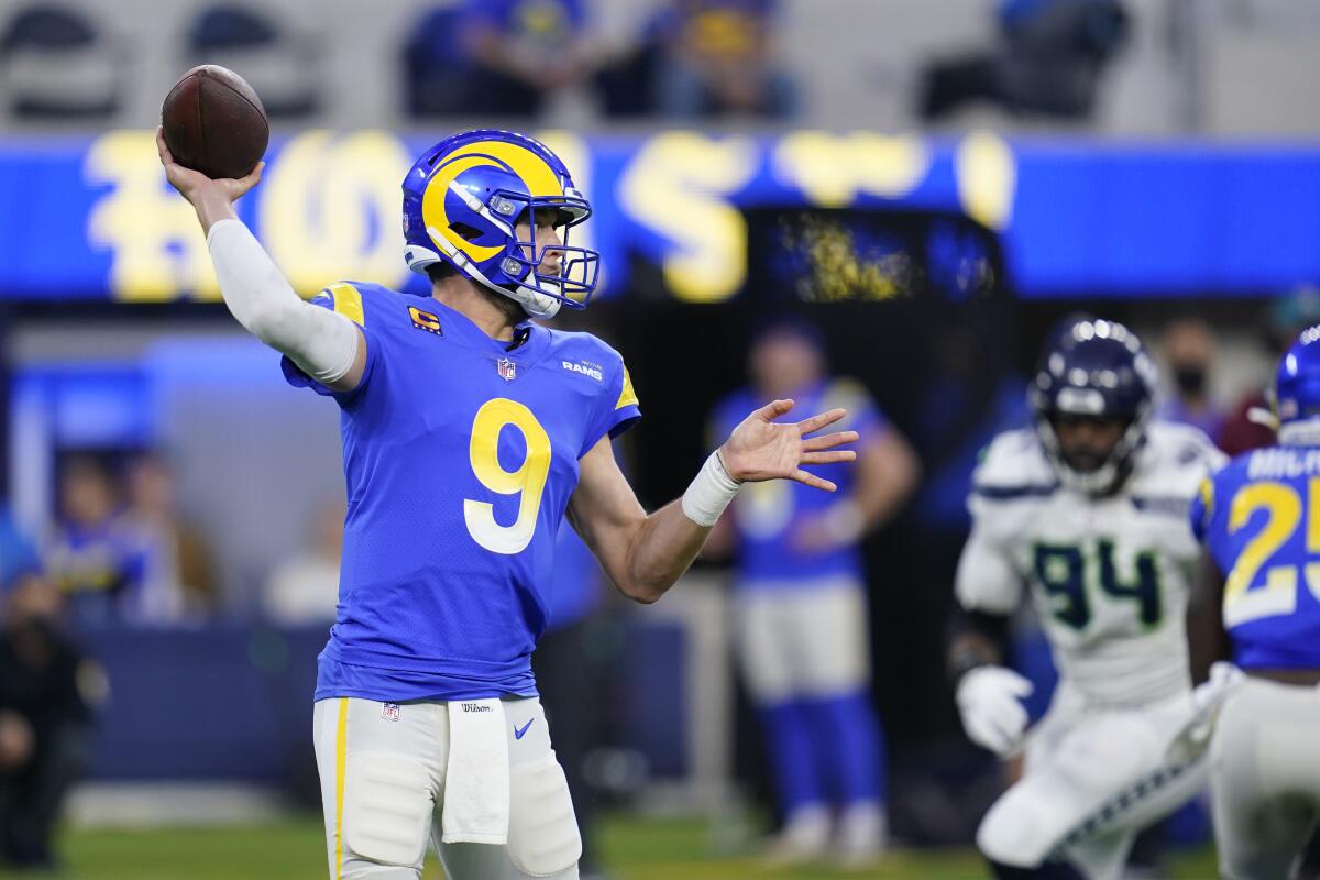Rams quarterback Matthew Stafford throws.