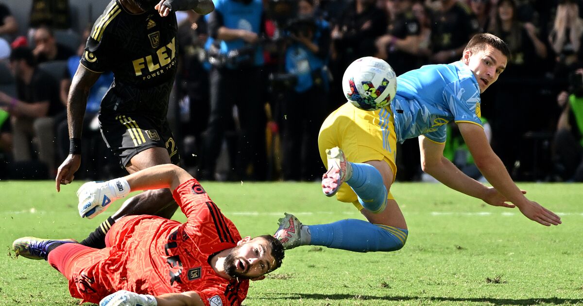 Maxime Crepeau de LAFC manquera la Coupe du monde avec une jambe cassée