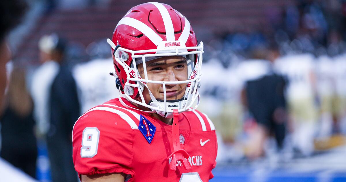 Marcus Brown de Mater Dei prêt pour le match contre St. John Bosco