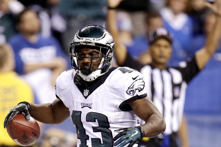 Eagles running back Darren Sproles scores on a 19-yard touchdown run against the Colts in the second quarter of their game on Monday night in Indianapolis.