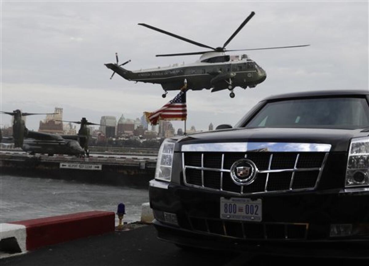 El helicóptero presidencial, con el mandatario Barack Obama a bordo, llega a la zona de aterrizaje de Wall Street en la ciudad de Nueva York, el domingo 18 de septiembre de 2016, para asistir a un evento del Comité Nacional Demócrata.