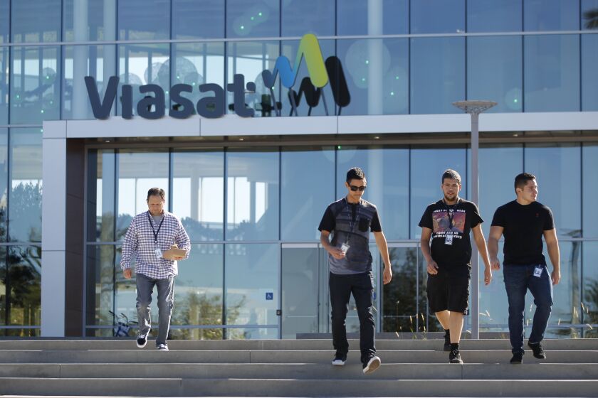 CARLSBAD, December 13, 2018 | Employees walk in front of Viasat's new campus expansion building in Carlsbad on Thursday. | Photo by Hayne Palmour IV/San Diego Union-Tribune/Mandatory Credit: HAYNE PALMOUR IV/SAN DIEGO UNION-TRIBUNE/ZUMA PRESS San Diego Union-Tribune Photo by Hayne Palmour IV copyright 2018